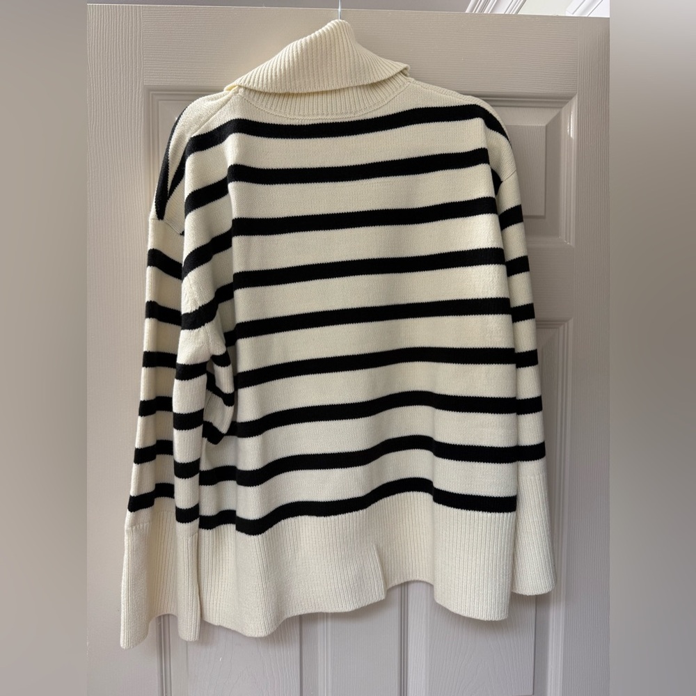 WeWoreWhat Black and White Crew Neck Striped Sweater